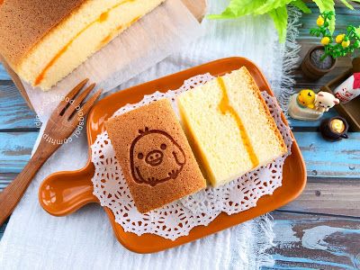 Miki's Food Archives : Cheese Sponge Cake aka Traditional Pillow Cheeseca... Asian Sponge Cake, Chinese Egg Cake Recipe, Japanese Vanilla Sponge Cake, Chinese Steamed Sponge Cake, Taiwanese Pineapple Cake, Chinese Cake, Fish Cakes Recipe, Shrimp Cakes, Molten Cake