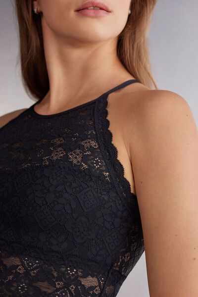 Lace bra top with a soft microfiber layer at the bust. Centered back opening. May be worn on its own or with a favorite bandeau bra. Ideal to wear as an external top or under a jacket. Top In Pizzo, Ddd Cup, Kimono Pajamas, Lace Bra Top, Super Push Up, Strapless Bralette, High Waisted Briefs, Strapless Bandeau, Bandeau Bra