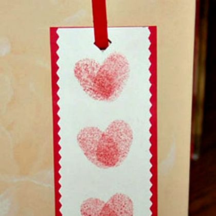 25 DIY Bookmarks For Kids Mothers Day Bookmark Crafts For Kids, Diy Valentine Bookmarks Kids, Book Markers Ideas Free Printables, Kids Bookmark Craft, Kids Bookmarks Diy, Valentine Bookmarks For Kids, Valentine Book Marks, Bookmarks For Kids To Make, Diy Book Markers