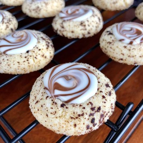 Coffee Flavored Cookies, Decadent Cheesecake, Swirl Cookies, Recipe Cheesecake, Cookie Board, Heath Bars, Easy Christmas Cookie Recipes, Cheesecake Dessert, Nutter Butter