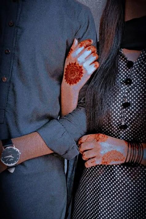 Couples dpz Couple Hand Dpz Stylish, Eid Dpz For Couple, Couples Dpz Stylish, Cute Couple Hand Dpz, Hand Pose Couple, Czns Goal Pics, Copale Pic, Eid Couple Pics, Cute Love Couple Dpz