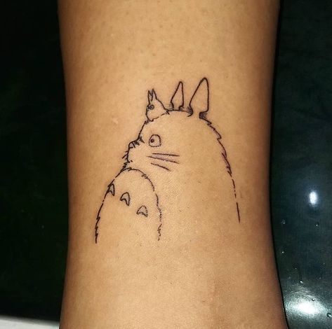 Totoro Tattoo, Tatuaje Studio Ghibli, Studio Ghibli Tattoo, Stick Poke Tattoo, Tattoos Infinity, Ghibli Tattoo, Mom Tattoo Designs, White Ink Tattoo, Tattoos Skull