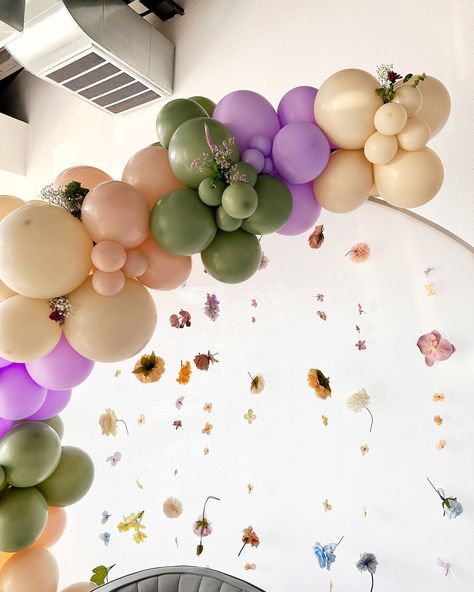 Dreamy garden balloon color palette. These dainty dangling flowers complimented the cream backdrop so well. Garden Balloon Garland, Dangling Flowers, Dreamy Garden, Floral Backdrop, The Cream, Balloon Arch, Balloon Garland, Wild Flowers, Color Palette