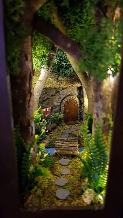 Book Nooks Aesthetic, Fairy Stuff Aesthetic, Book Nook Garden, How To Make A Book Nook, Book Nook Aesthetic, Book Nook Ideas Diy, Fairy Book Nook, Forest Book Nook, Booknook Diy