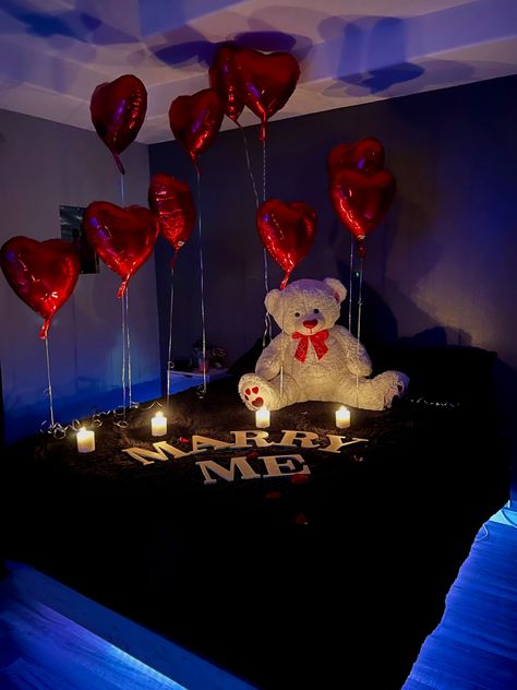 Hotel Proposal Ideas Romantic, Cutest Proposals Ever, Marry Me Set Up, Simple Marriage Proposal Ideas, Diy Proposal Ideas, Be My Wife Proposal, Will You Marry Me Decorations, Proposal Ideas Indoor, Room Proposal Ideas