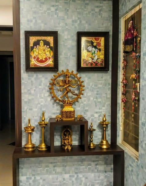 Mandir Ideas, Spiritual Room Decor, Puja Ghar, Corner Decoration, Vintage Brass Decor, Indian Room Decor, Diwali Decorations At Home, India Home Decor, Indian Home Design