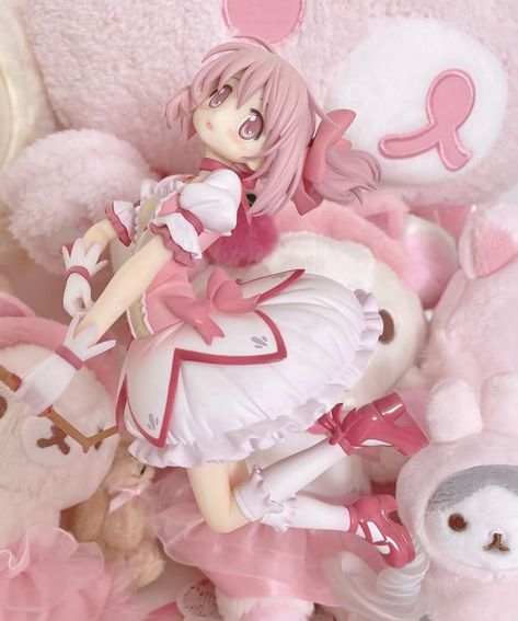 Cute Figures Anime, Aesthetic Anime Figures, Anime Figurines Aesthetic, Anime Figure Aesthetic, Anime Figures Aesthetic, Aesthetic Figures, Pink Figures, Cute Anime Figures, Anime Figures Kawaii