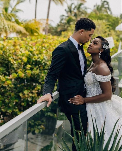 Black Married Couples Wedding Day, Black Wedding Couple Poses, Black Bride And Groom Pictures, Wedding Photo Ideas Black Couple, Black People Wedding Dresses, Black Love Wedding, Black Wedding Photos, Black People Weddings, African American Wedding