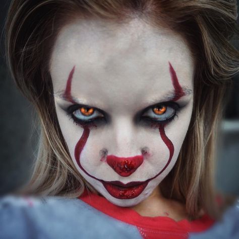 It Pennywise the Clown Makeup | POPSUGAR Beauty Nem Halloween Makeup, Unique Halloween Makeup, Halloween Makeup For Kids, Halloween Hombre, Makeup Clown, Makeup Zombie, Halloween Makeup Clown, Halloween Make-up Looks, Halloweenský Makeup