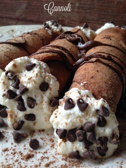 Chocolate Cannoli Recipe, Whipped Ricotta Cheese, Chocolate Cannoli, Candied Fruit Recipes, Recipes For Cakes, Cannoli Recipe, Whipped Ricotta, Italian Chocolate, Italian Pastries