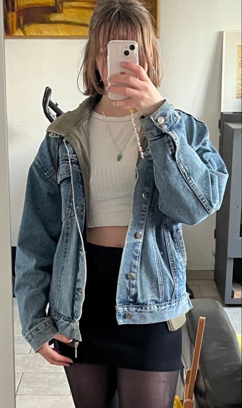 Outfits With Denim Jacket Aesthetic, Outfit Ideas With Jean Jacket, Black Skirt Denim Jacket, Oversized Denim Jacket Outfit Aesthetic, Denim Jacket And Skirt Outfit, Black Denim Skirt Outfit Winter, Denim Skirt Outfits Winter, Jean Jacket Outfits Aesthetic, Light Denim Jacket Outfit