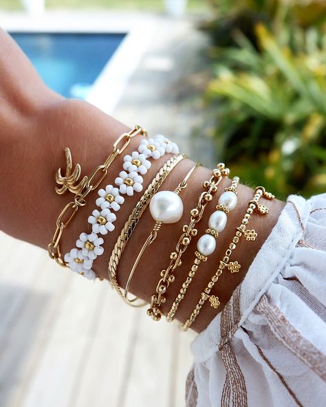 Bijoux bracelet waterproof Seed Bead Flowers, Daisy Bracelet, White Turquoise, Water Pearls, Jewelry Bracelet, Flower Bracelet, Flower Charm, Arm Candy, Daisy Flower