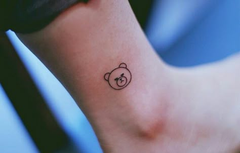 Teddy Bear Head Tattoo, Tiny Bear Tattoo Simple, Bear Simple Tattoo, Bear Finger Tattoo, Teddy Bear Face Tattoo, Simple Teddy Bear Tattoo, Small Bear Tattoos For Women, Teddy Bear Tattoo Small Simple, Bear Face Tattoo