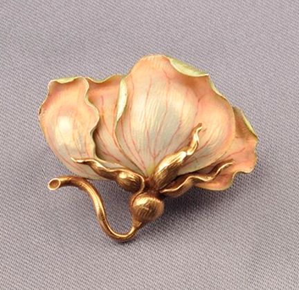 Art Nouveau 14kt Gold and Enamel Brooch, depicting a blossom, lg. 1-1/2 in. Closet Art, Bijoux Art Nouveau, Brooch Art, Nouveau Jewelry, Fantasy Closet, Art Nouveau Jewelry, Enamel Brooch, Deco Jewelry, Enamel Flower