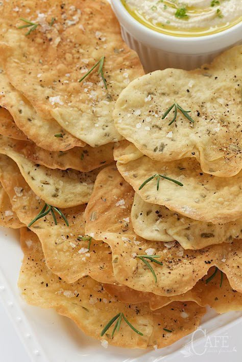 Lemon Rosemary Flatbread Crackers - everyone goes crazy over these shatteringly crisp crackers. They're perfect with hummus and dips but also pair well with salads and soups. Rosemary Flatbread, Flatbread Crackers, Homemade Crackers, Lemon Rosemary, Cracker Recipes, Crumpets, Bagels, Flatbread, Appetizer Snacks