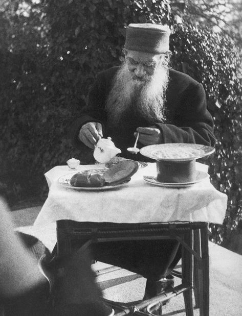 Leo Tolstoy’s 10 hobbies that prove he was a hipster - Russia Beyond Leo Tolstoy Books, Leo Tolstoy Quotes, Russian Writers, Russian Literature, Leo Tolstoy, Art And Literature, Writers And Poets, Favorite Authors, Famous Faces