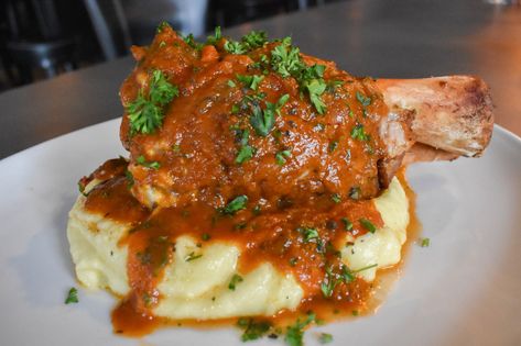 Braised Pork Shank, Braised Pork Shanks Recipe, Pork Hock Recipes, Che Recipe, Hock Recipes, Pork Shanks Recipe, Shank Recipes, Pork Shanks, Ham Hock Recipes