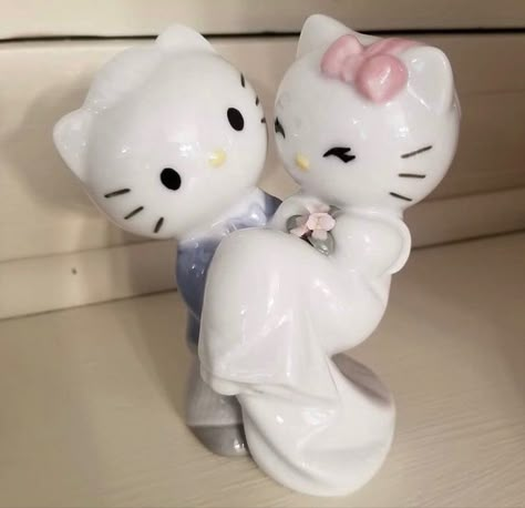 Hello Kitty Wedding, Hello Kitty, Figurines, Kitty, On Instagram, White, Instagram