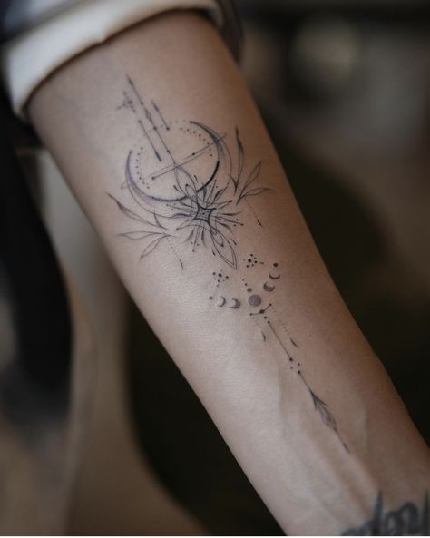 Tato Minimal, Boho Tattoos, Hand Tattoos For Women, Discreet Tattoos, Ink Pens, Spine Tattoos, Subtle Tattoos, Elegant Tattoos, Feminine Tattoos