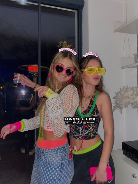 Neon Outfits Party, Outfit Carnaval, Glow Party Outfit, Neon Party Outfits, Glow Outfits, Carnaval Outfit, Neon Birthday Party, Fest Temaer, Neon Birthday