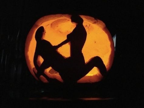 Couples Carved Pumpkins, Scary Pumpkin Carving Patterns, Funny Pumpkin Carvings, Scary Halloween Pumpkins, Halloween Pumpkin Carving, Creative Pumpkin Carving, Amazing Pumpkin Carving, Easy Pumpkin Carving, Pumpkin Carving Designs