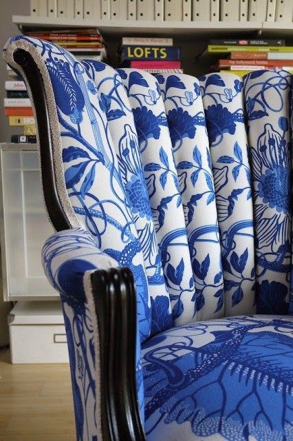 Printed Furniture, Reupholster Chair, Blue White Decor, Green Furniture, White Chair, Beautiful Chair, White Decor, Shabby Chic Furniture, Chair Fabric