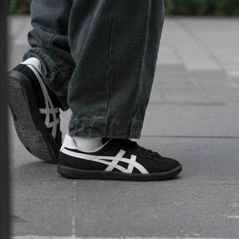 From WHATSIZE with love (100% authentic) on Instagram: "✅ Available to order  Onitsuka Tiger DD Trainer ‘Black White’  Size : UK3/3.5/4/4.5/5/5.5 UK6.5/7/7.5/8/8.5  Condition : Brand new Price : RM600 only!!!  Postage RM15/25 double box" Black And White Onitsuka Tiger, Onitsuka Tiger Black Outfit, Black Onitsuka Tiger Women Outfit, Asics Onitsuka Tiger Outfit, Asics Tiger Onitsuka, Onitsuka Tiger Black, Onitsuka Tiger Mexico 66 Black, Black Onitsuka Tiger, Shoes For Every Outfit