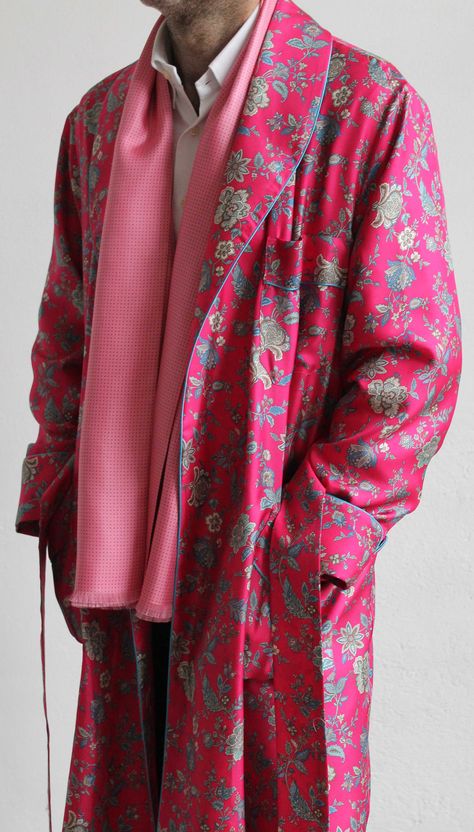 CLASSIC DRESSING GOWN FOR MAN IN 100% PRINTED TWILL SILK WITH SATIN PIPING Dressing Style For Men, Wizarding Fashion, Lounge Wear Stylish, Loungewear Capsule, Classic Dressing, Mens Silk Pajamas, Mens Dressing Gown, Men's Loungewear, Party Dress Inspiration