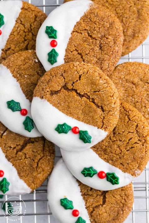 Iced Gingersnap Cookies, Soft Ginger Snap Cookies Recipes, Christmas Cookies Ginger Snaps, Easy Ginger Snap Cookies, Gingersnaps Cookies, Soft Gingersnap Cookies, Gingersnap Cookies Chewy, The Best Christmas Cookies, Best Cookie Recipe Ever