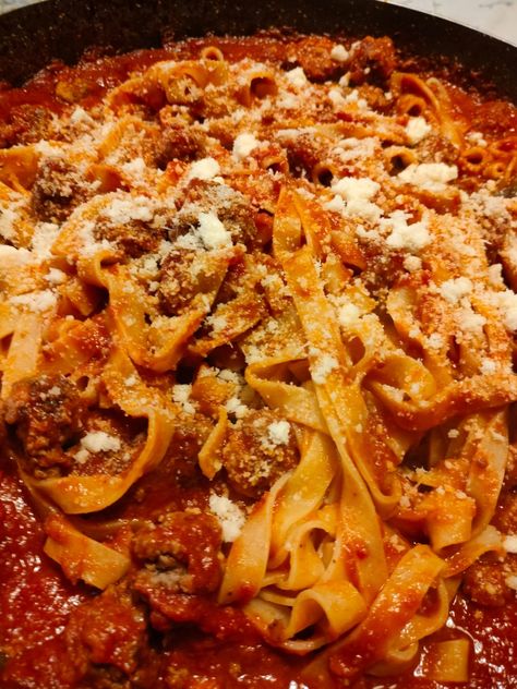 How to make Fettuccine with Bolognese Ragù Ingredients 1 tablespoon olive oil 1 cup finely chopped onion 1 cup finely chopped celery ½ cup finely chopped carrot 5 ounces ground veal 5 ounces ground pork 5 ounces ground round 1 cup dry white wine ½ teaspoon salt ½ teaspoon black pepper ¼ teaspoon ground […] Baked Clams Oreganata, Ground Veal, Sausage Ragu, Simple Green Salad, Meat Substitutes, White Bean Soup, Dry White Wine, Cooking Wine, Diy Recipes