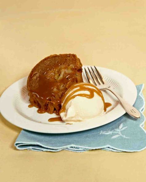 Apple Spice Cake with Caramel Sauce - Martha Stewart - This is delicious. Start the sauce at very low heat until melted and then don't cook too long; mine turned out grainy. Apple Spice Cake Recipe, Apple Spice Cake, Spice Cake Recipes, Brown Recipe, Martha Stewart Recipes, Apple Spice, A Piece Of Cake, Spice Cake, Piece Of Cake