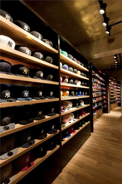 New Era flagship store Tokyo 05 Hat Store Design, New Era Store, Sneakerhead Room, Shoe Store Design, Cap Store, Retail Store Interior Design, Clothing Store Interior, Shoe Room, Clothing Store Design