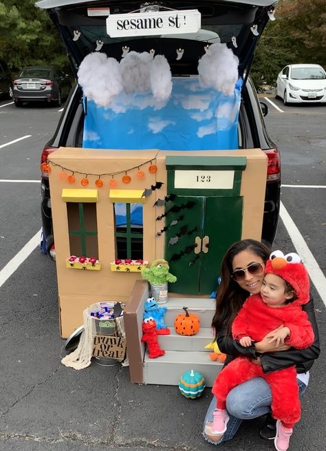 Sesame Street Wagon Halloween, Elmo Trunk Or Treat, Trunk Or Treat Sesame Street, Sesame Street Trunk Or Treat Ideas, Sesame Street Trunk Or Treat, Trunker Treat Ideas, Fall Carnival, Elmo World, Pumpkin Ale