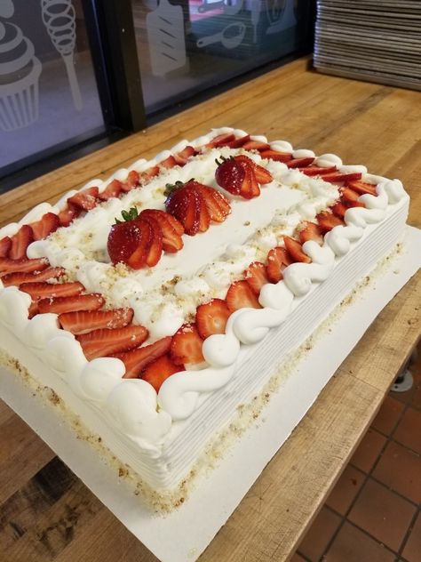 Strawberry half sheet cake Strawberry And Cream Sheet Cake, Strawberry Shortcake Rectangle Cake, Square Cake With Strawberries, Costco Sheet Cake Decorating Ideas, Cake Decorating Rectangular, Full Sheet Birthday Cake Ideas, Tres Leches Sheet Cake Decoration, Rectangle Strawberry Cake, Strawberry Themed Sheet Cake