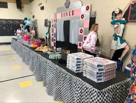 Sock Hop Table Decorations, Decade Theme Party, Sock Hop Decorations, Decades Dance, 50s Party Decorations, 1950s Theme Party, Grease Themed Parties, 50s Dance, Grease Theme