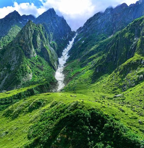 Beautiful lush green mountains with snow Location Aesthetic, Mountains With Snow, Lush Mountains, Valley Of Flowers, Green Mountains, Green Valley, Green Mountain, Lush Green, Photo Album