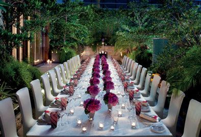 Candles and flowers under starlight at The Ritz-Carlton, Shenzhen. Fashionable Hostess, Dinner Party Table Settings, Naples Wedding, Perfect Dinner Party, Table Decorating, Florida Wedding Venues, Intimate Wedding Ceremony, Inexpensive Wedding Venues, Perfect Dinner