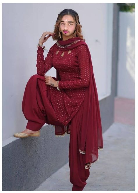 Punjabi Dress Design, Simple Indian Suits, Mukesh Work, Patiala Dress, Panjabi Suit, Patiala Suit Designs, Embroidered Salwar, Fashion Show Dresses, Georgette Dupatta