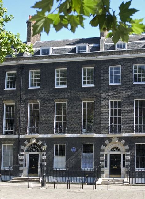 Uk Townhouse, Utopia City, Bloomsbury London, Stable Block, English Architecture, Town Houses, Classical House, Revival Architecture, Townhouse Designs