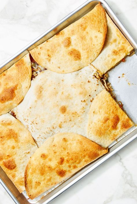 Chicken Quesadilla Sheet Pan, Buffalo Chicken Sheet Pan Quesadilla, Sheet Pan Quesadilla Recipes, Sheet Pan Quesadillas Chicken, Quesadillas In The Oven, Chicken Sheet Pan Quesadilla, Pan Quesadilla Recipe, Chicken Fajita Quesadillas, Sheet Pan Quesadilla