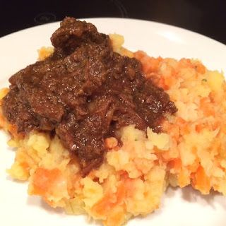 Kruidige hutspot met ontzettende lekkere runderstoof - Lekker eten met Marlon Multi Cooker, Healthy Slow Cooker, Slow Cooker Recipes Healthy, Dutch Recipes, Fish And Meat, Caribbean Recipes, Meals For The Week, Pork Recipes, Yummy Dinners