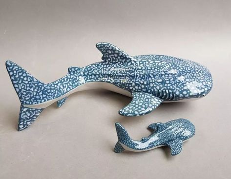 Air Dry Clay Ocean Animals, Ocean Sculpture Ideas, Whale Shark Clay Sculpture, Whale Shark Pottery, Whale Shark Ceramic, Ceramic Whale Shark, Sea Creature Ceramics, Whale Shark Sculpture, Whale Shark Clay