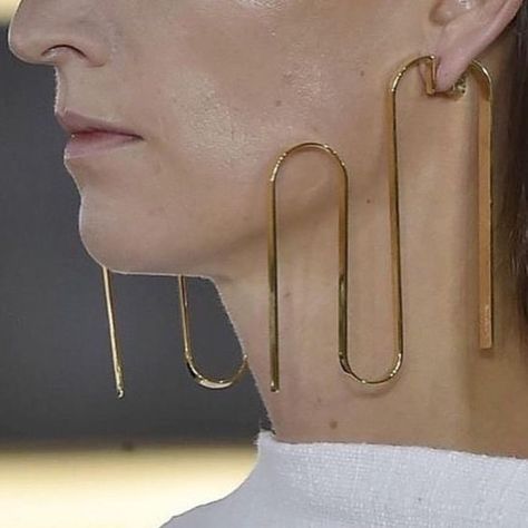 DIGITAL AVANT-GARDE on Instagram: “#digitalavantgarde” Alien Fashion, Contemporary Jewellery, Contemporary Jewelry, Jewelry Inspo, Modern Jewelry, Jewelry Trends, Statement Jewelry, Body Jewelry, Jewelry Art