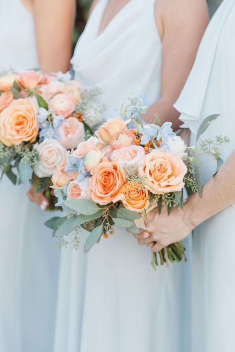 peach and blue bouquet Blue Peach Wedding, Peach Wedding Bouquet, Coral Wedding Flowers, Peach Bouquet, Peach Wedding Flowers, Rosa Coral, Vintage Bouquet, Winter Wedding Flowers, Bridesmaid Bouquets