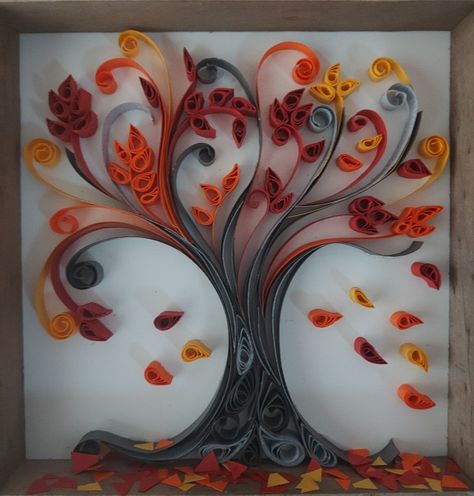 Paper Quilling Hedgehog Quilling, Fall Paper Quilling, Autumn Quilling, Paper Quilling Halloween, Fall Quilling, Fall Quilling Ideas, Quilled Tree, Quilling Birthday Cards, Diy Quilling Crafts