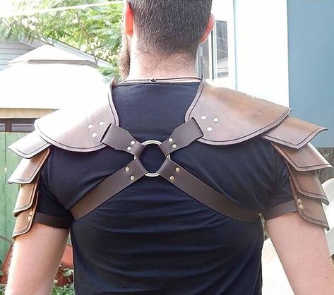 Steampunk Viking, Samurai Knight, Leather Shoulder Armor, Gladiator Warrior, Viking Halloween Costume, Vikings Halloween, Gladiator Costumes, Armor Medieval, Costume Viking