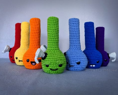 Crochet Bong Amigurumi Free Pattern, Crochet Bong Pattern, Easy Quick Crochet Gifts, Bong Crochet Pattern Free, Crochet Stitches Cheat Sheet, Crochet Xmas Gifts, Crochet Stuffies, Crochet Pot, Unique Tools