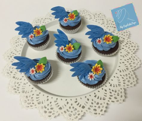 Blu bird wing Rio cupcakes Parrot Cupcakes, Rio Cupcakes, Rio Birthday Cake, Rio Birthday Parties, Blue Rio, Movie Cupcakes, Rio Movie, Baker Baker, Disney Pixar Movies