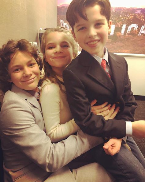 Young Sheldon Iain Armitage And Raegan Revord, Montana Jordan And Raegan Revord, Georgie And Missy, Young Sheldon Aesthetic, Missy And Georgie, Young Sheldon Cast, Raegan Revord, Montana Jordan, 5 Siblings