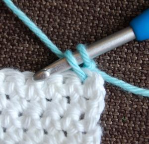 Standing Single Crochet - Eliminate the Gap! - A Crocheted Simplicity Joining Yarn, Crochet Potholder Patterns, Crochet Knit Stitches, Crochet Towel, Crochet Cable, Crochet Tips, Hand Crochet Baby Blanket, Crochet Needles, Single Crochet Stitch